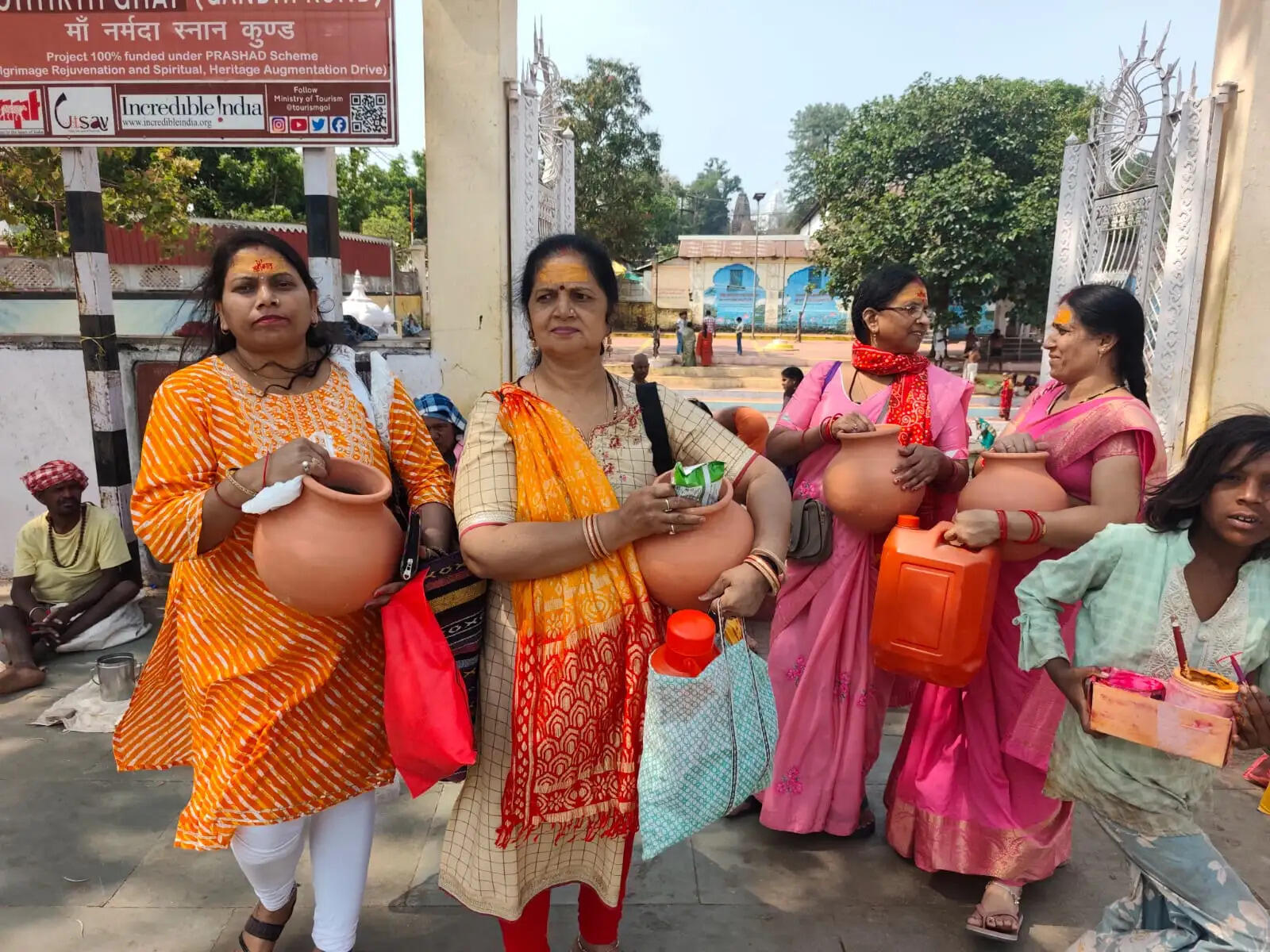 अनूपपुर: अक्षय तृतीया पर अमरकंटक में उमड़ा श्रद्धा का सागर, मां नर्मदा में भक्तों ने लगाई आस्था की पुण्य डुबकी
