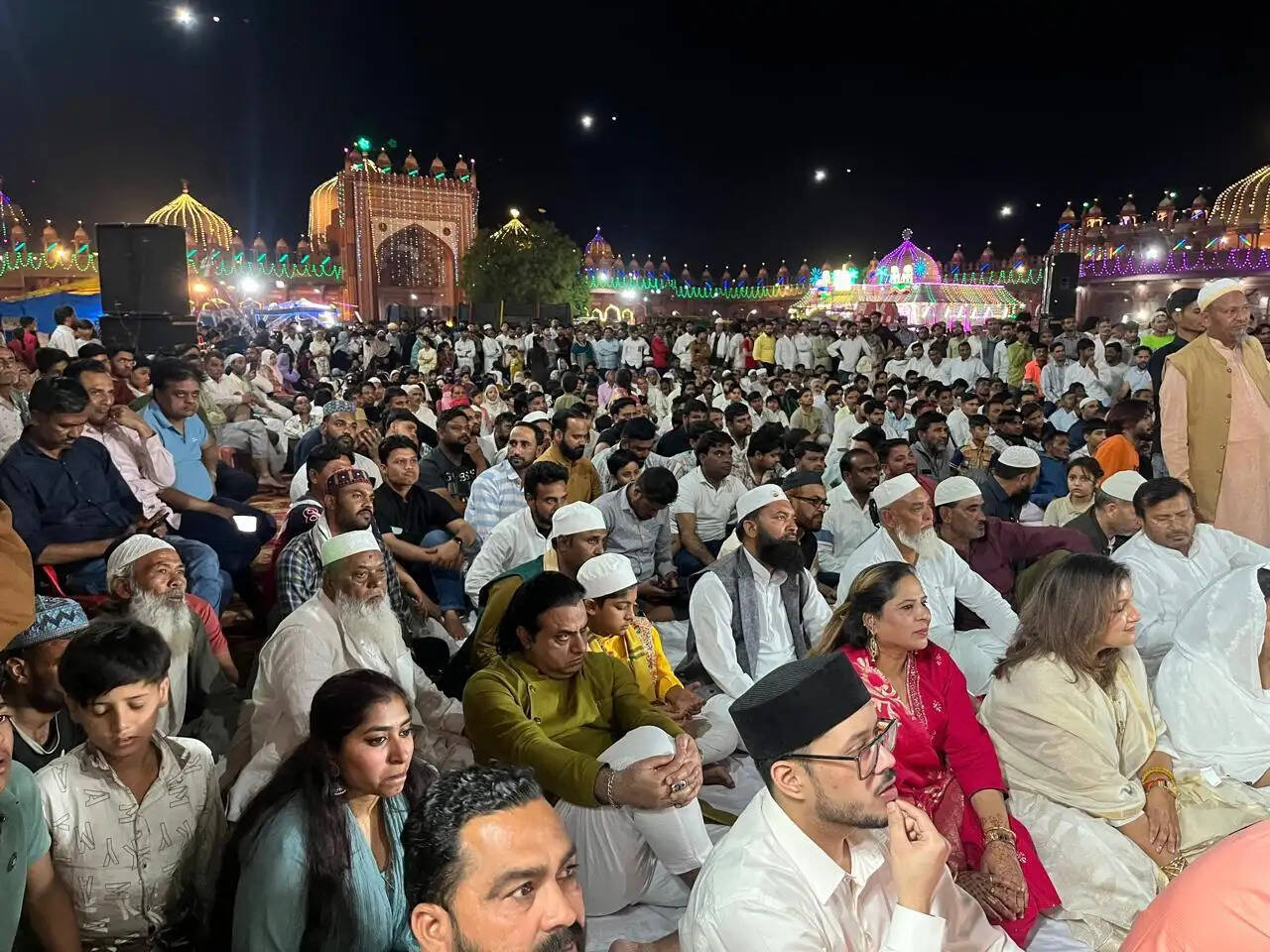 हजरत शेख सलीम चिश्ती के उर्स में उमड़ी हर धर्म और समुदाय के अकीदतमंदों की भीड़