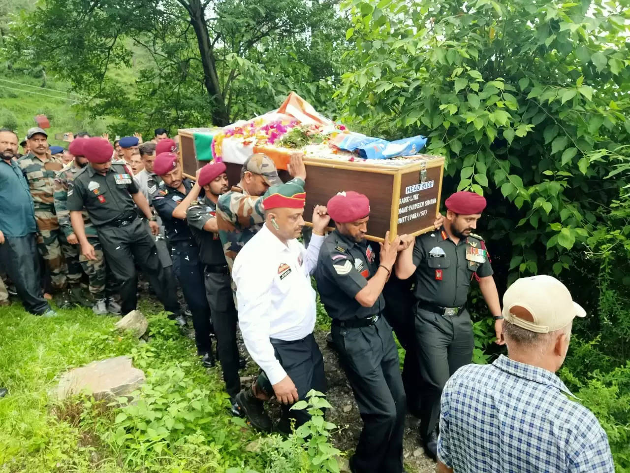 बलिदानी प्रवीण शर्मा को सैन्य सम्मान के साथ दी गई अंतिम विदाई