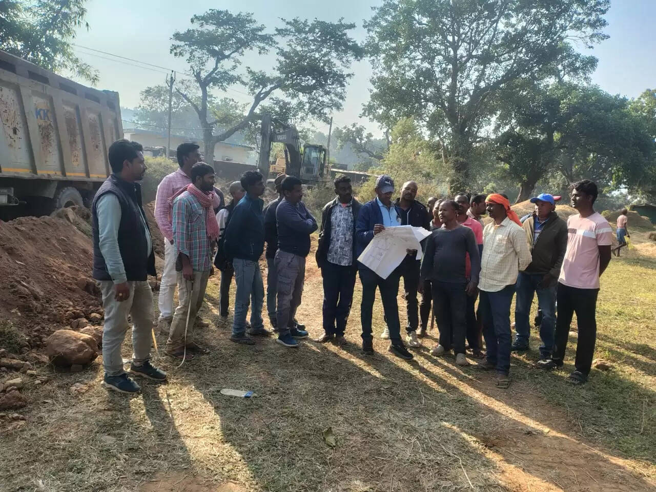 ग्रामीणों ने रोका स्टेट हाईवे का काम, सीओ ने जमीन की नापी कर किया संतुष्‍ट