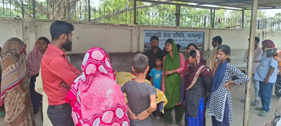 नाले में गिरकर युवक की मौत, परिजन ने पुलिस पर लगाया लापरवाही का आरोप