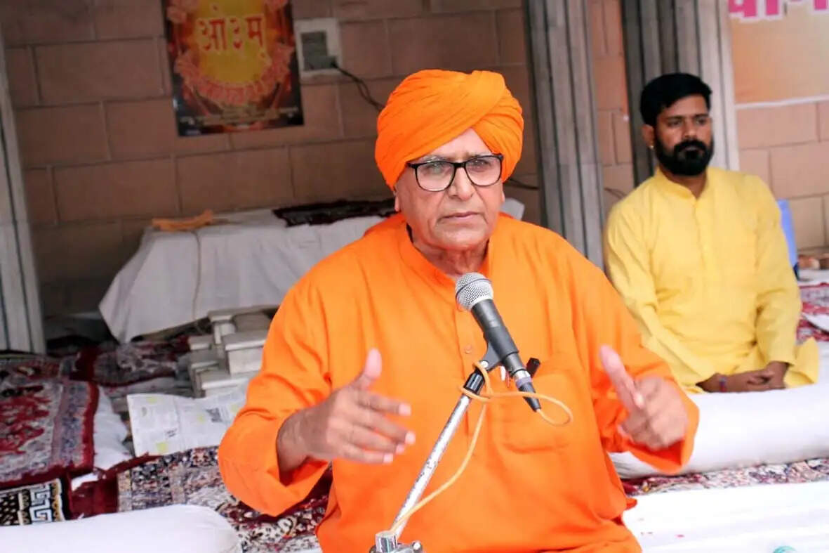 हिसार : ईश्वर निराकार और सर्वव्यापक, उसे शरीरधारी बताना वेद सम्मत नहीं : स्वामी आर्यवेश