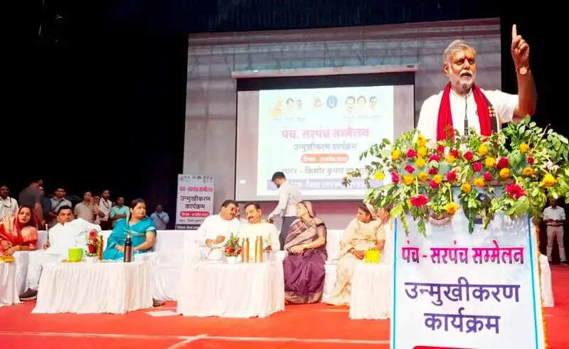 गाँव स्वावलंबी और आत्मनिर्भर बने इसके लिए पंच-सरपंच बेहतर कार्य करें: मंत्री पटेल