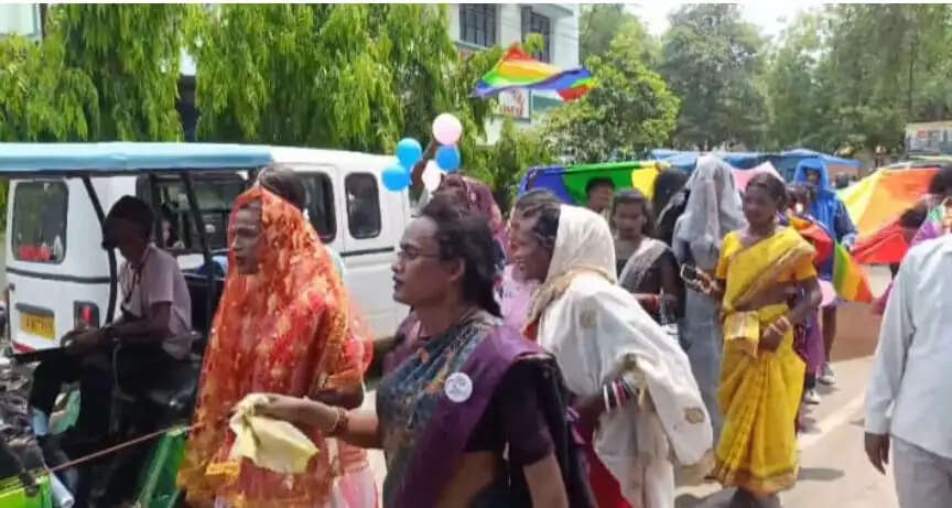 किन्नर समुदाय अधिकारों के लिए निकाला प्राइड मार्च