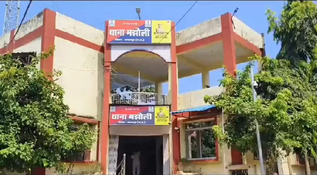 जबलपुर: हॉकी-डंडों से बर्बर पिटाई, फिर पैर पड़वाकर मंगवाई माफी, तीन गिरफ्तार