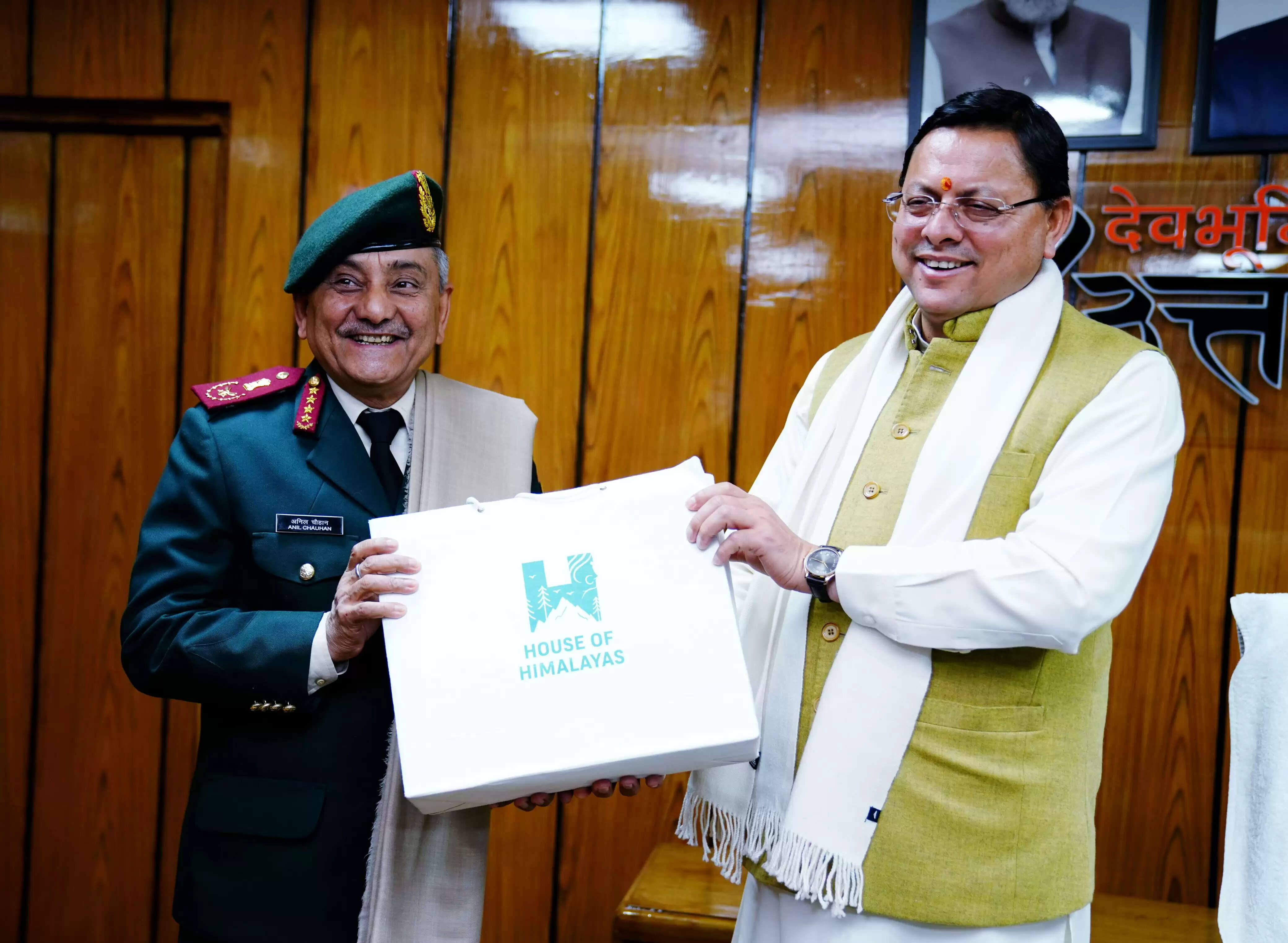 सीडीएस अनिल चौहान ने मुख्यमंत्री से की भेंट, विभिन्न महत्वपूर्ण विषयों पर हुई बातचीत