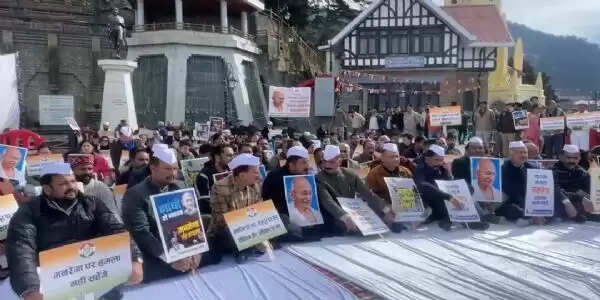 हिमाचल कैबिनेट का शिमला में धरना, मनरेगा खत्म करने के फैसले का विरोध