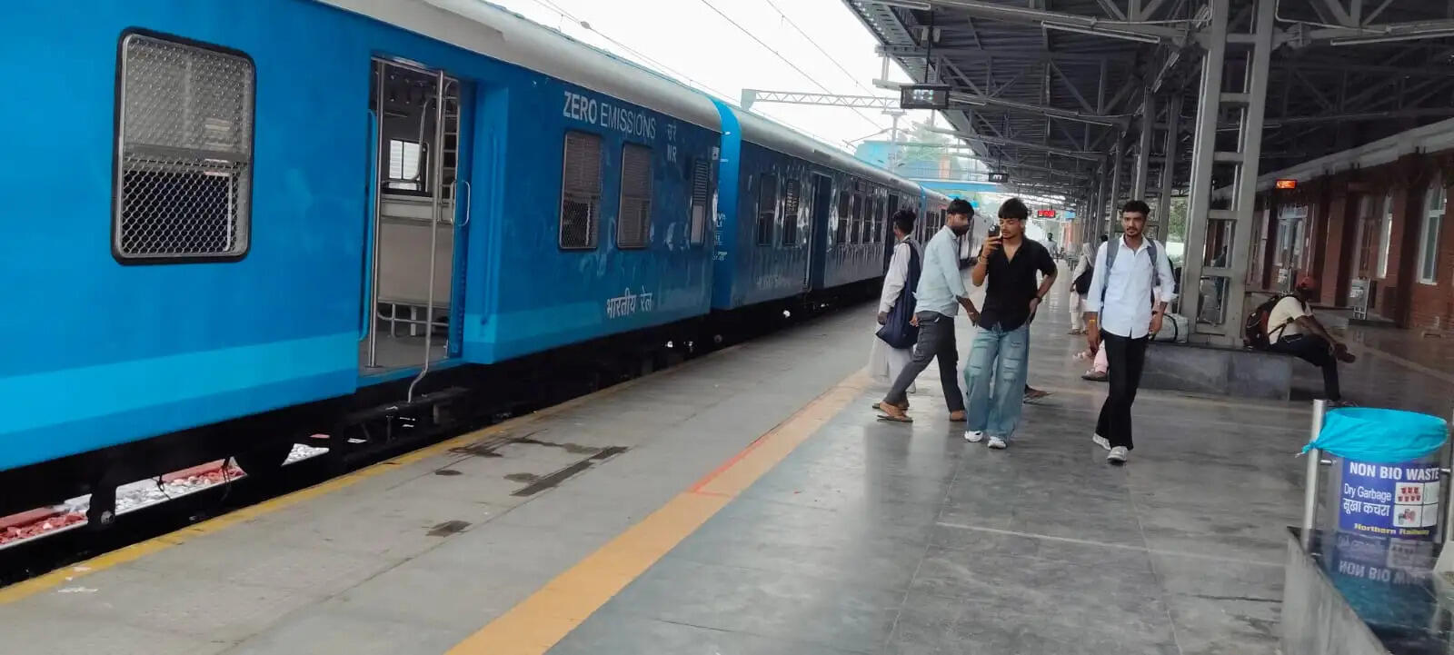 जींद : हाइड्रोजन ट्रेन की सुविधाएं आ रही यात्रियों को रास