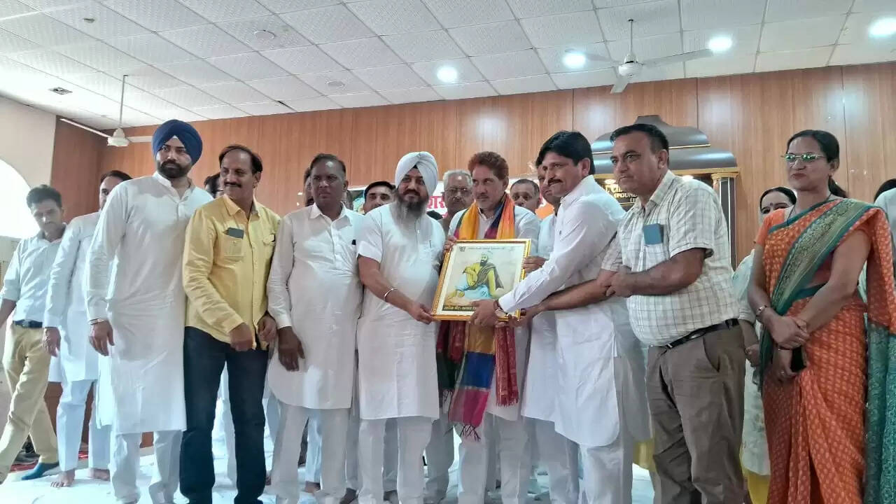 सिरसा: भगत धन्ना जी जयंती समारोह का न्यौता देने सिरसा पहुंचे राज्य सभा सांसद