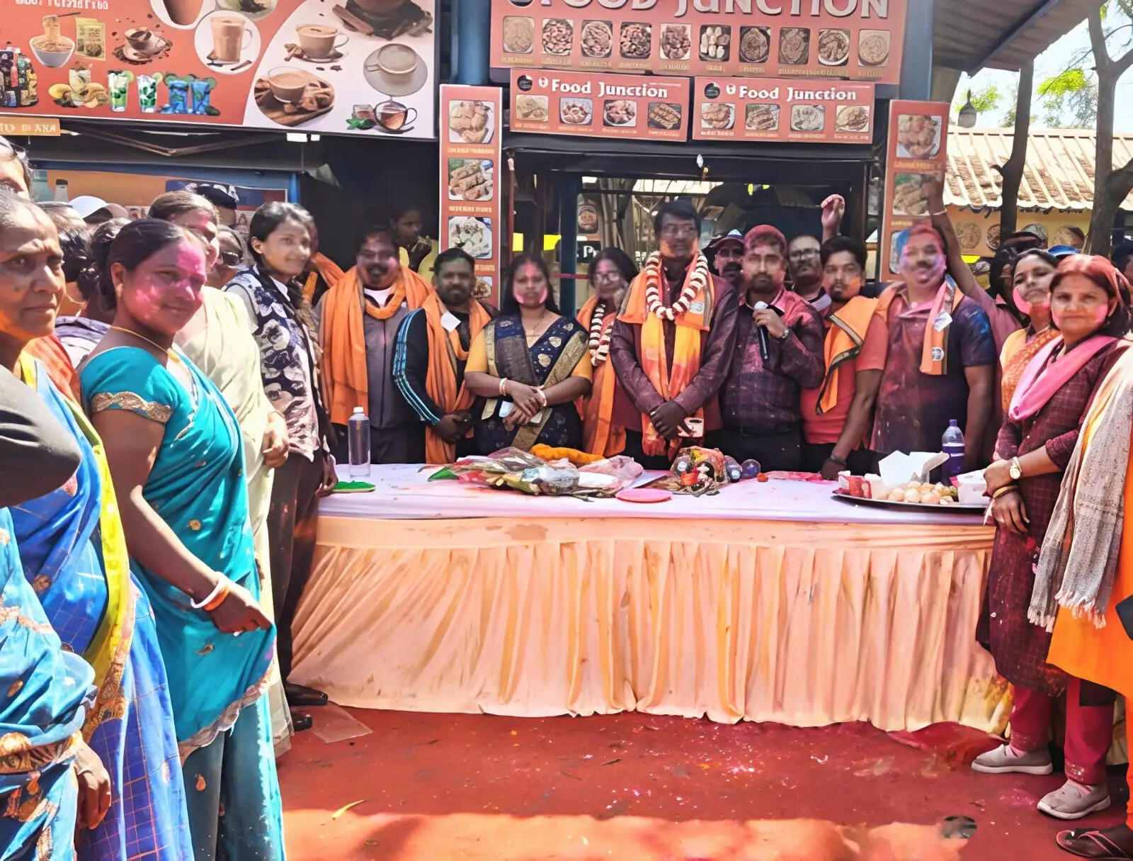 दुकानदारों को मेयर ने दिया समस्याएं दूर करने का आश्वासन