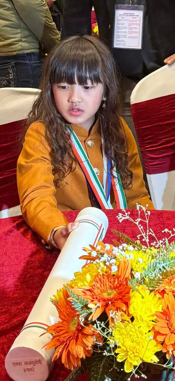 ऑपरेशन सिंदूर के दौरान मिसाल बना 10 साल का शवण, अनुशका ने फुटबॉल के मैदान में दागे कई गोल