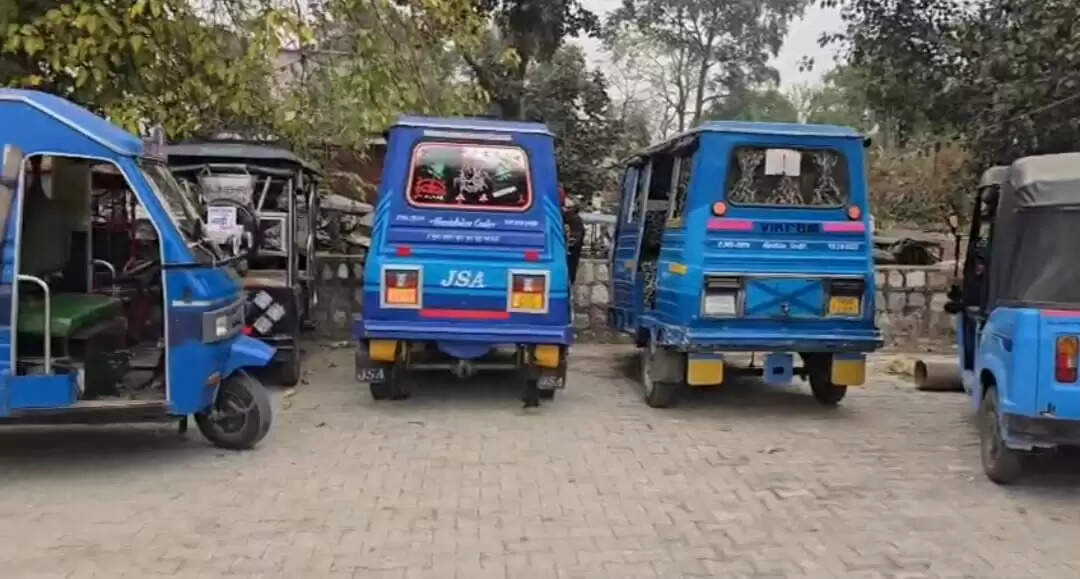 पुलिस ने सीज किए 24 टैम्पों, 26 से वसूला जुर्माना