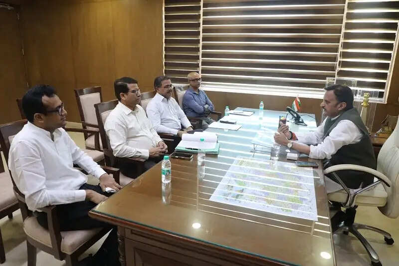 विशेषज्ञ चिकित्सकों की नियुक्ति सुनिश्चित करने के लिए प्रस्ताव करें तैयार : उप मुख्यमंत्री शुक्ल