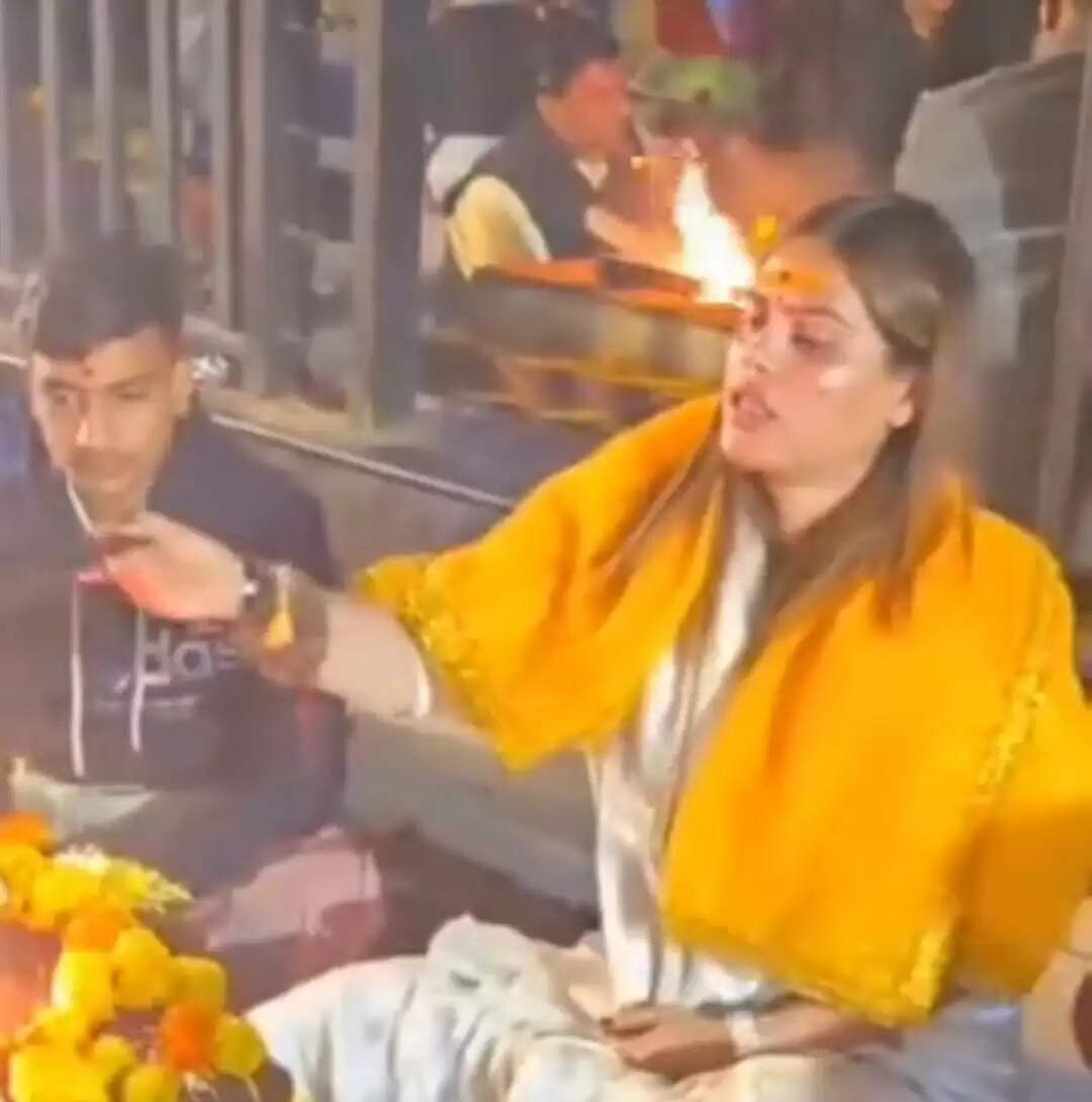 आगरमालवाः भाजपा की राष्ट्रीय प्रवक्ता शाजिया इल्मी ने पीताम्बरा सिद्धपीठ पर किया हवन पूजन