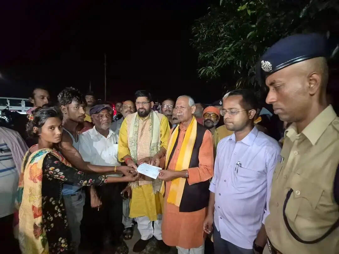 सारण में बाढ़ राहत एवं बचाव कार्य हेतु एनडीआरएफ एवं एसडीआरएफ की दस अतिरिक्त नावें तैनात