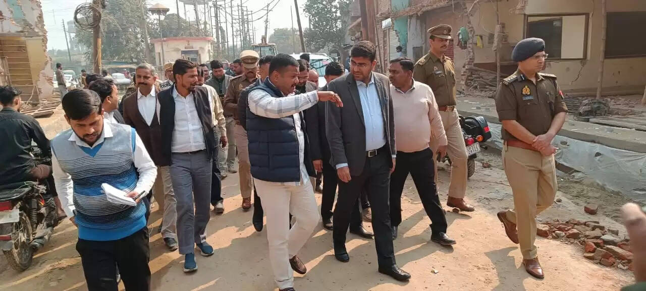 गोरखपुर की पहचान से जुड़ी महत्वपूर्ण परियोजना है विरासत गलियारा : डीएम