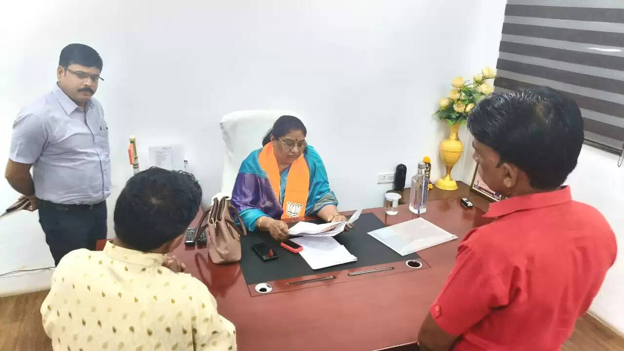 मंत्री&nbsp;प्रहलाद पटेल और निर्मला भूरिया ने&nbsp;प्रदेश कार्यालय में कार्यकर्ताओं से किया संवाद,&nbsp;जनसमस्याओं का किया त्वरित समाधान