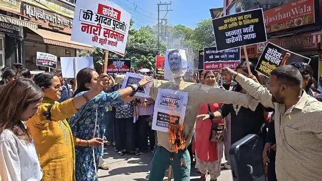 नारी शक्ति वंदन अधिनियम पर विपक्ष के रुख पर महिलाओं ने जताया विरोध