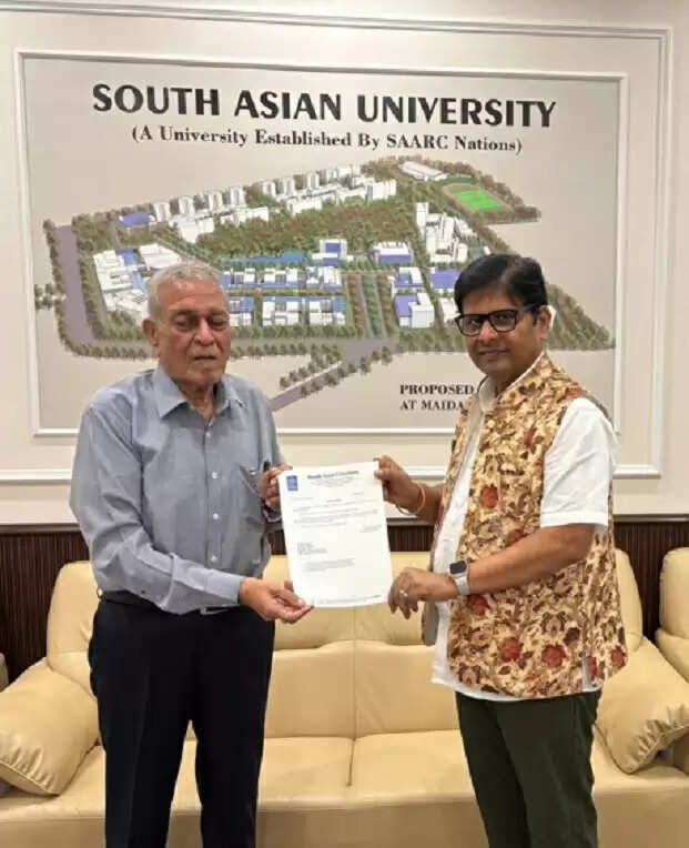 साउथ एशियन यूनिवर्सिटी ने महेश वर्मा को प्रोफेसर पद पर नियुक्ति दी