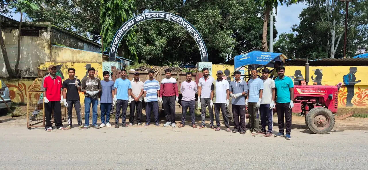 सूरजपुर : अरुणोदय इंस्टीट्यूट के विद्यार्थियों ने चलाया स्वच्छता अभियान