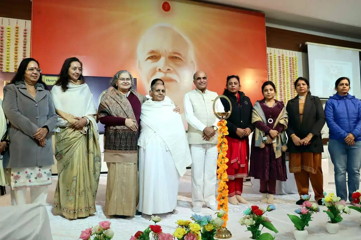 हिसार : प्रभावी शिक्षक वही जो स्वयं निरंतर सीखने के लिए तत्पर रहे : डॉ. ईवी स्वामीनाथन