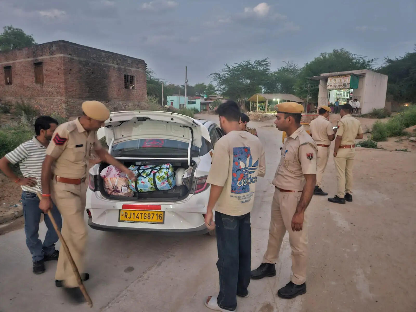 ट्रैफिक नियम तोड़ने वालों पर पुलिस का महाअभियान: 2 लाख से अधिक वाहनों के कटे चालान