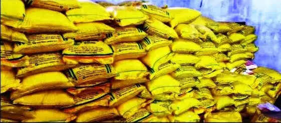 हरदा में खाद के लिए किसान परेशान, चार बोरी पर हजारों का अतिरिक्त खर्च