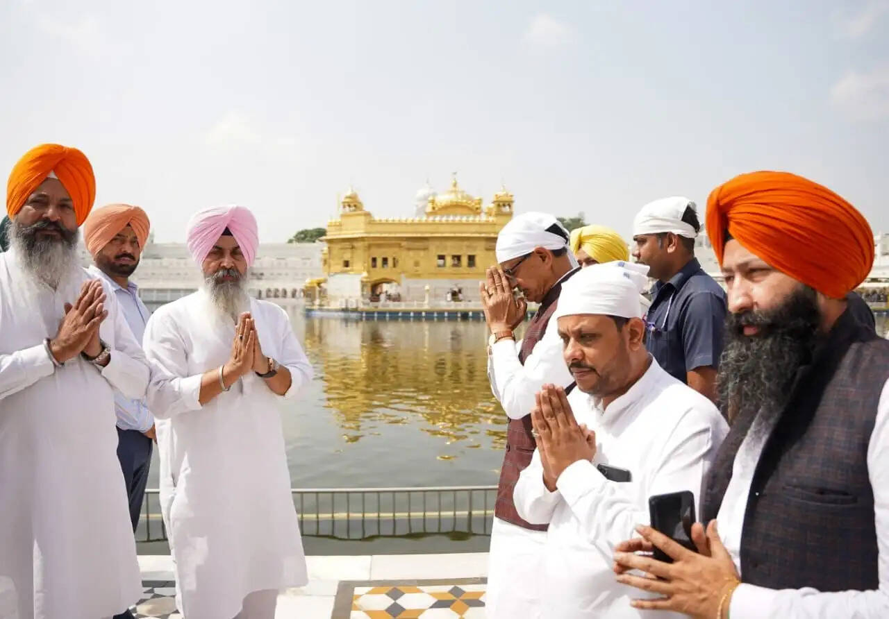दरबार साहिब में नतमस्तक हुए केंद्रीय कृषि मंत्री शिवराज चौहान