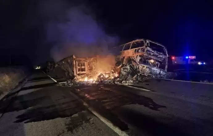 मेक्सिको में दो वाहनों में टक्कर के बाद लगी आग, 20 की मौत, 16 घायल