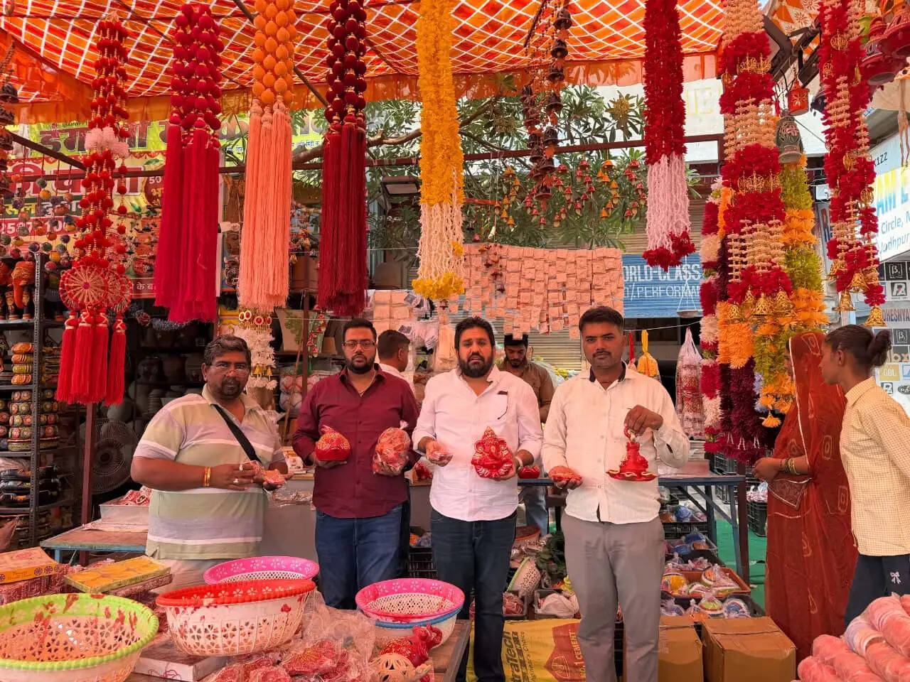 उड़ान फाउंडेशन ने शुरू किया ‘वोकल फॉर लोकल’ एवं ‘खुशियाँ बाँटो’ अभियान