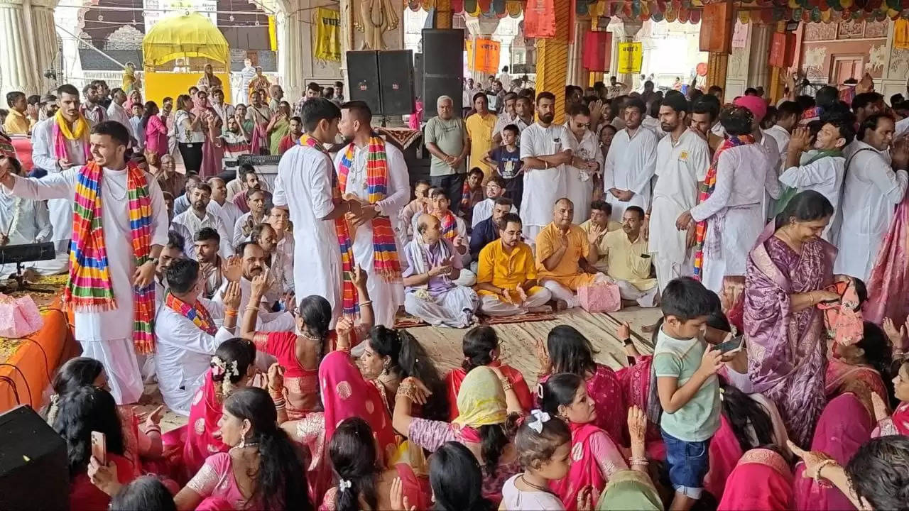 गोविंद देवजी मंदिर में श्रीकृष्ण जन्माष्टमी: कर्णप्रिय भजनों की स्वर लहरियों पर दी हाजिरी