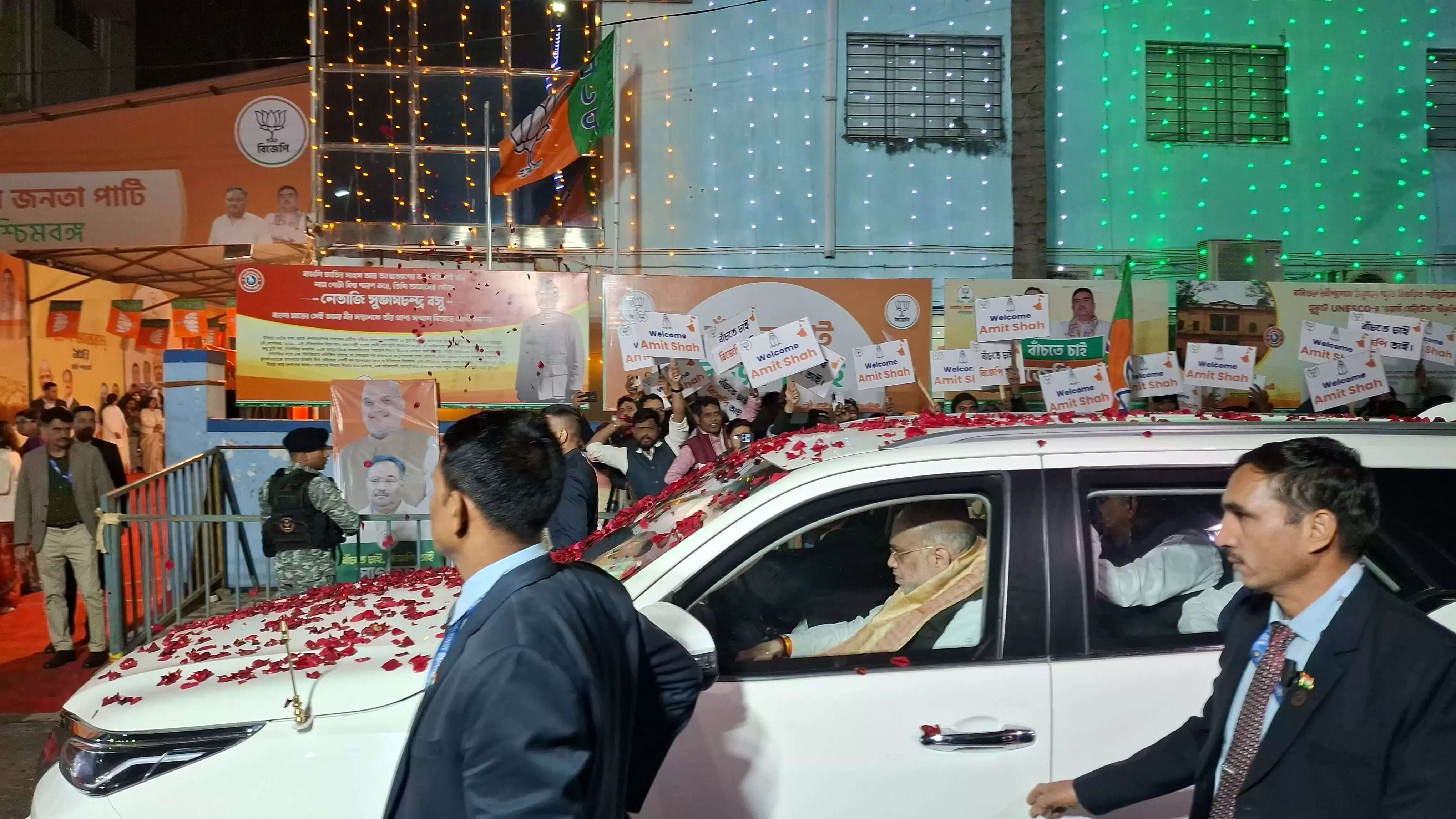 कोलकाता पहुंचे अमित शाह, विधानसभा चुनाव से पहले तीन दिन तक पार्टी की सांगठनिक मजबूती के लिए करेंगे बैठक