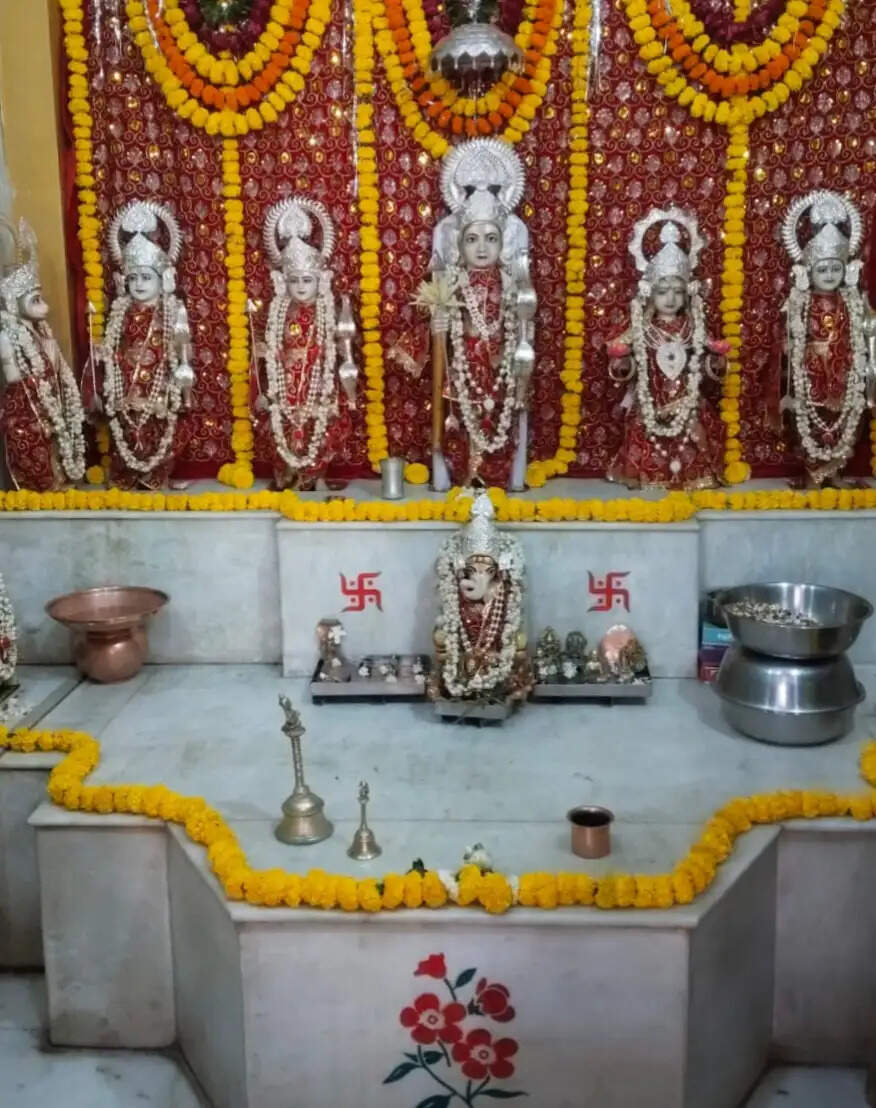 झाबुआ: धूमधाम से मनाया गया श्रीराम नवमी महोत्सव, श्रृंगारित हुए मंदिर, केसरिया रंग में रंगे गांव नगर