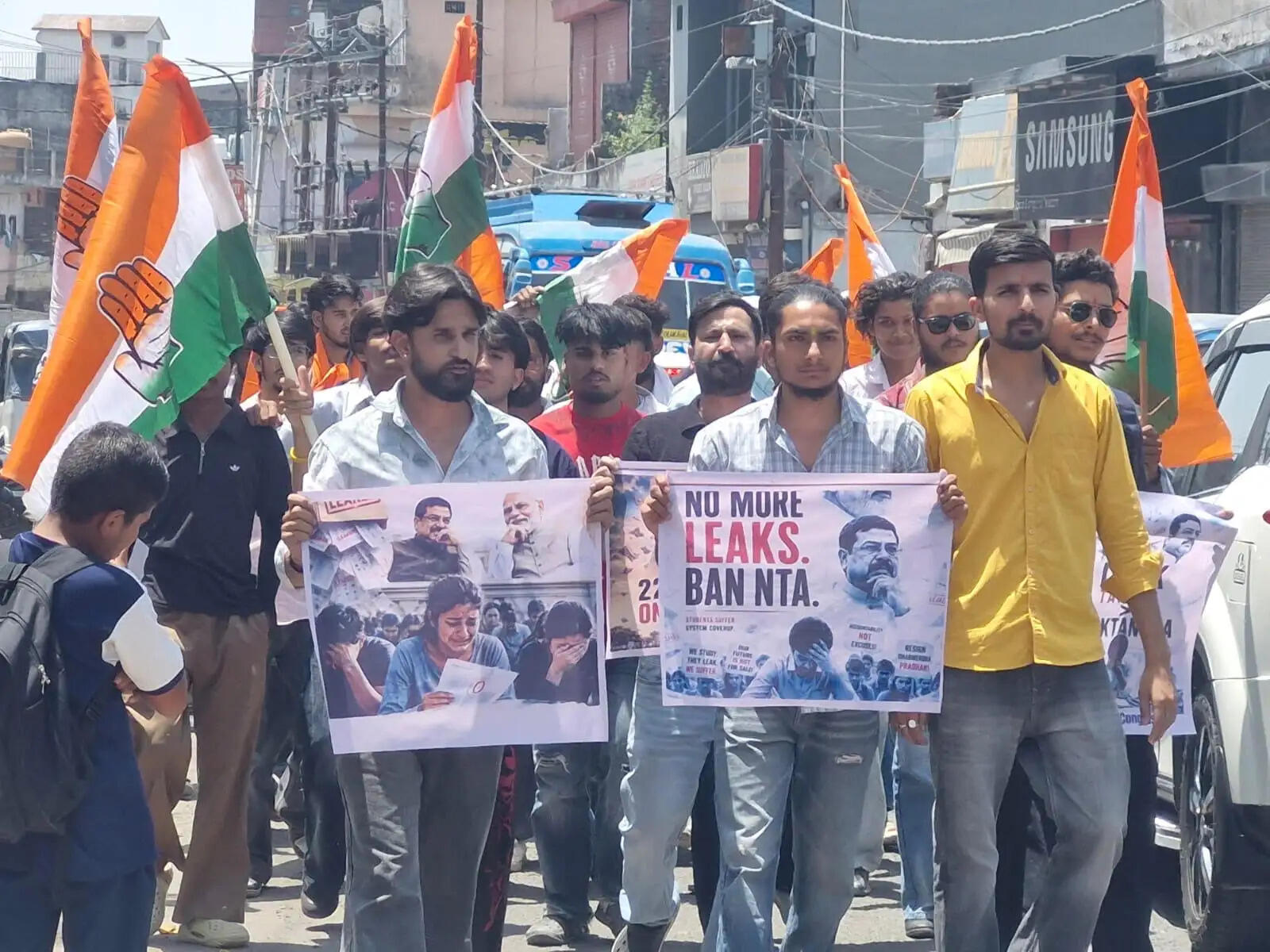 नीट पेपर लीक पर फूटा युवाओं का गुस्सा-कठुआ में यूथ कांग्रेस का हल्ला बोल, शिक्षा मंत्री से इस्तीफे की मांग