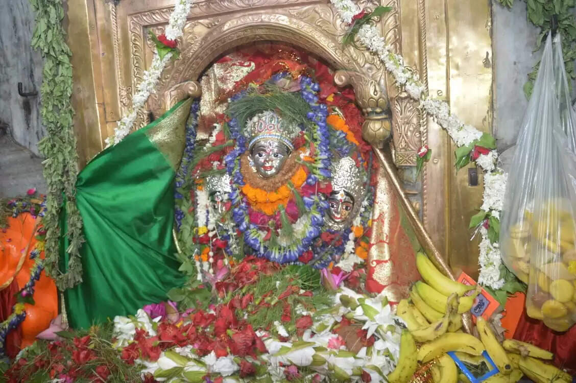 वाराणसी में सोरहिया मेला प्रारम्भ, महालक्ष्मी के दरबार में उमड़ी महिलाओं की भीड़