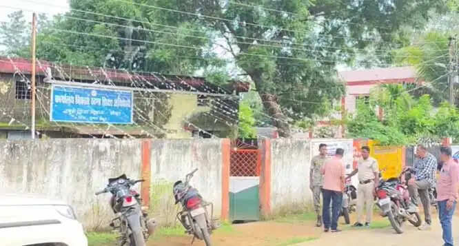 एसीबी ने कोंटा के खंड शिक्षा अधिकारी को 10 हजार की रिश्वत लेते रंगे हाथ पकड़ा