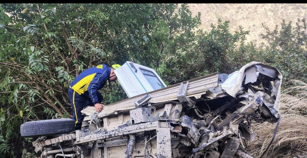 कांडा बैंड त्यूनी में वाहन खाई में गिरा, चालक की मौत