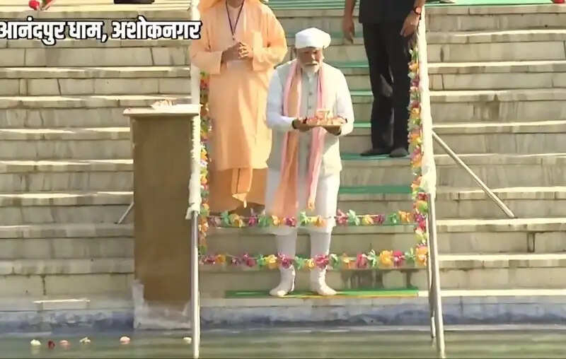 हमारा भारत ऋषियों-मनीषियों और संतों की धरती, आनंदपुर धाम आकर मन अभिभूत है : मोदी