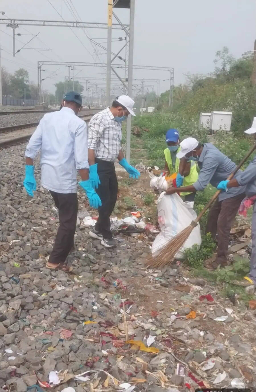 मालदा मंडल ने चलाया स्वच्छता अभियान