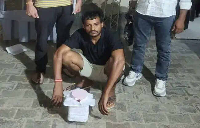 नारनौल में देसी पिस्टल और कारतूस सहित युवक काबू