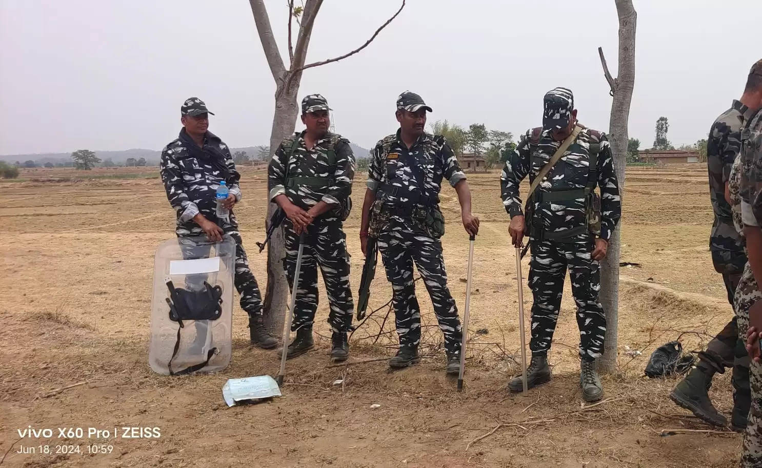 प्रतिबंधित मांस का टुकड़ा फेंके जाने से नौडीहा बहेरा में तनाव, इलाका छावनी में तब्दील