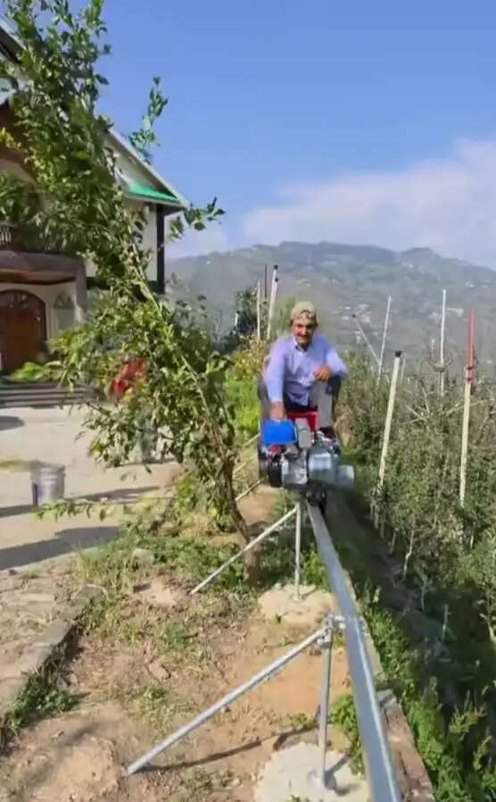 शिमला के जाम से नहीं निकल पाई मोनोरेल, बागवान ने बगीचे में उतार दी पटरी