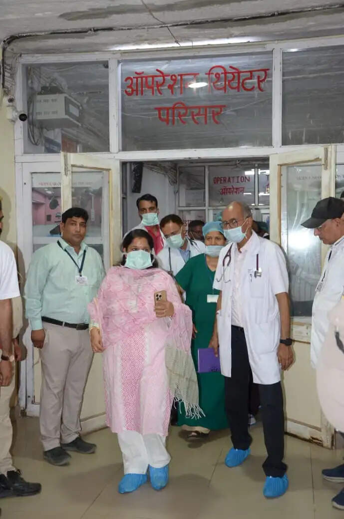गुणवत्तापूर्ण उपचार के लिए मेडिकल प्रोटोकॉल की प्रभावी पालना एवं सतत मॉनिटरिंग होगी सुनिश्चित : प्रमुख शासन सचिव