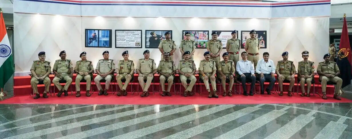 उप्र: तीन आईपीएस 31 मई को हो रहे सेवानिवृत्त, डीजीपी ने किया विदाई समारोह