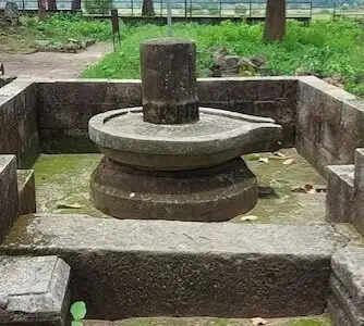 सावन के तीसरे सोमवार पर डीपाडीह के प्राचीन शिवालय में उमड़ी आस्था, सदियों पुरानी विरासत बनी आकर्षण