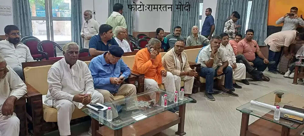 लोकनायक मुरलीधर व्यास की मूर्ति से&nbsp;छेड़खानी&nbsp;पर&nbsp;आंदाेलन की चेतावनी