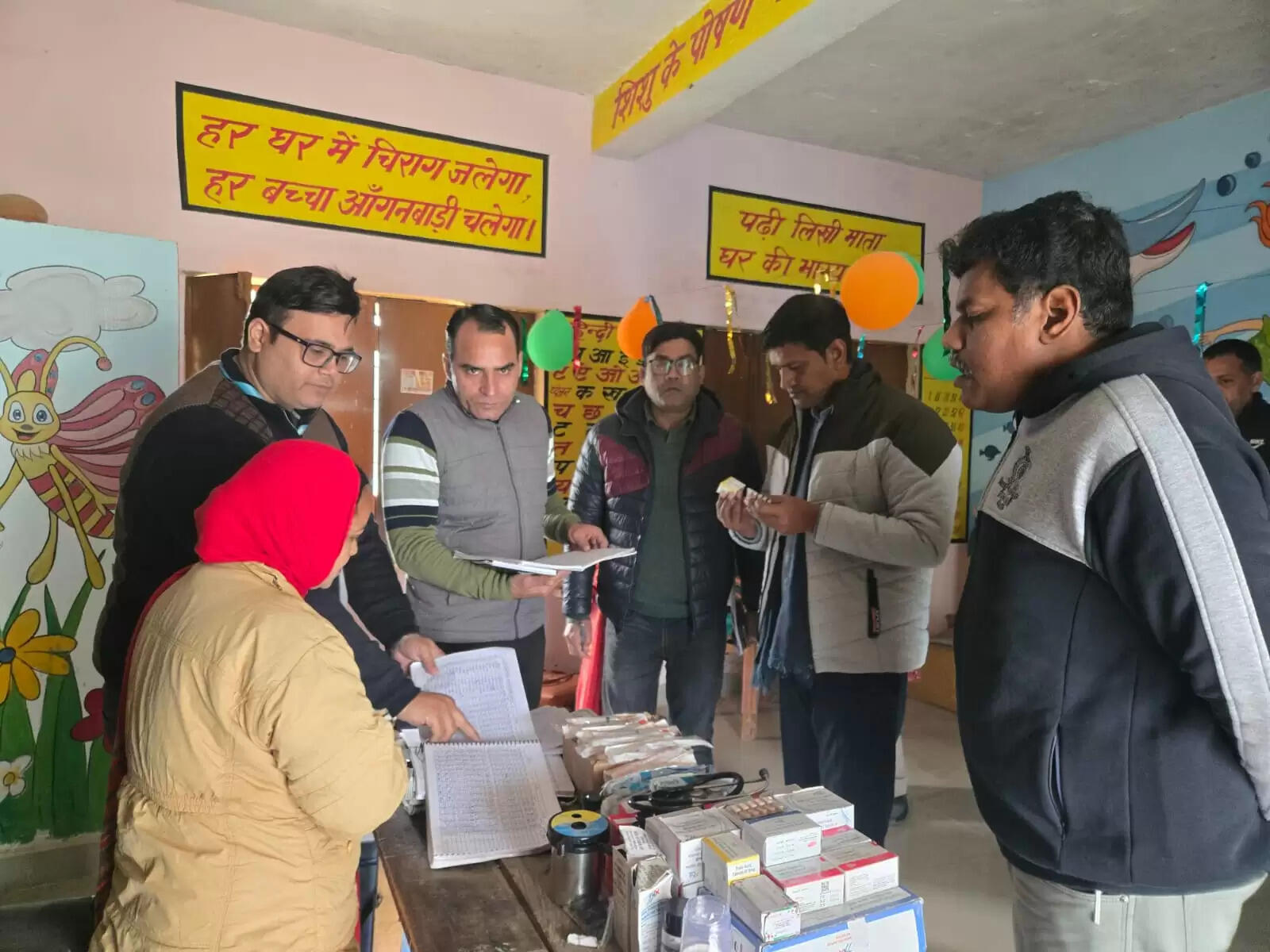 डीएम की सख्ती : लापरवाही पर आंगनवाड़ी कार्यकत्री,एएनएम पर कार्यवाही