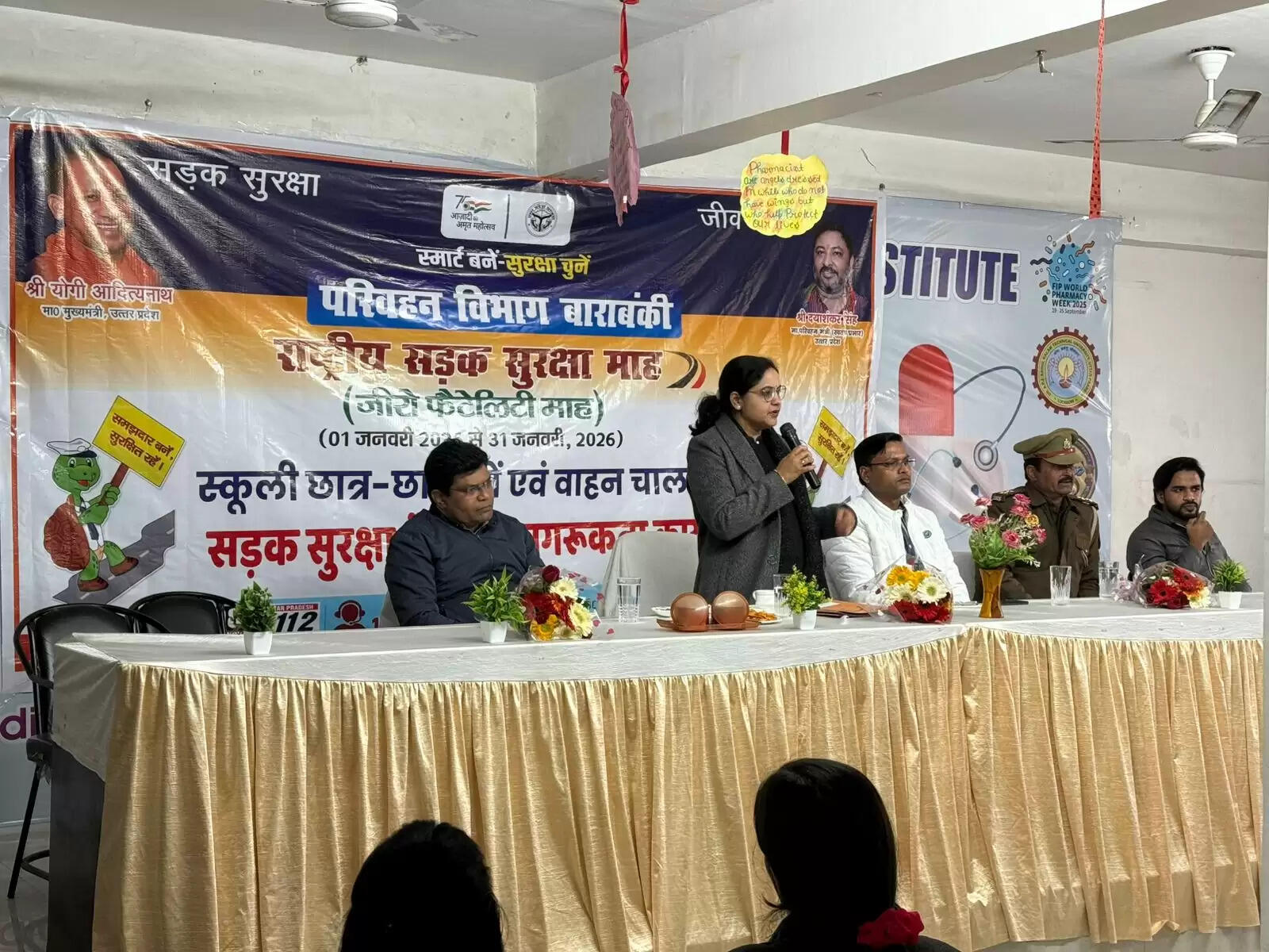 कार्यशाला में सड़क सुरक्षा के प्रति छात्र-छात्राओं व वाहन चालकों काे किया गया जागरुक