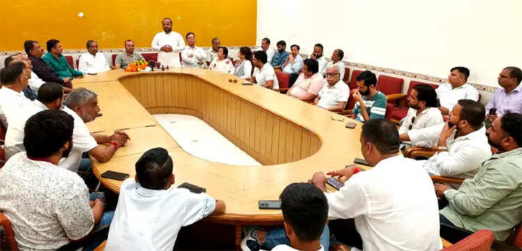 शुद्धिकरण मामले और राहुल गांधी पर प्राथमिकी के विरोध में कांग्रेस का हल्लाबोल