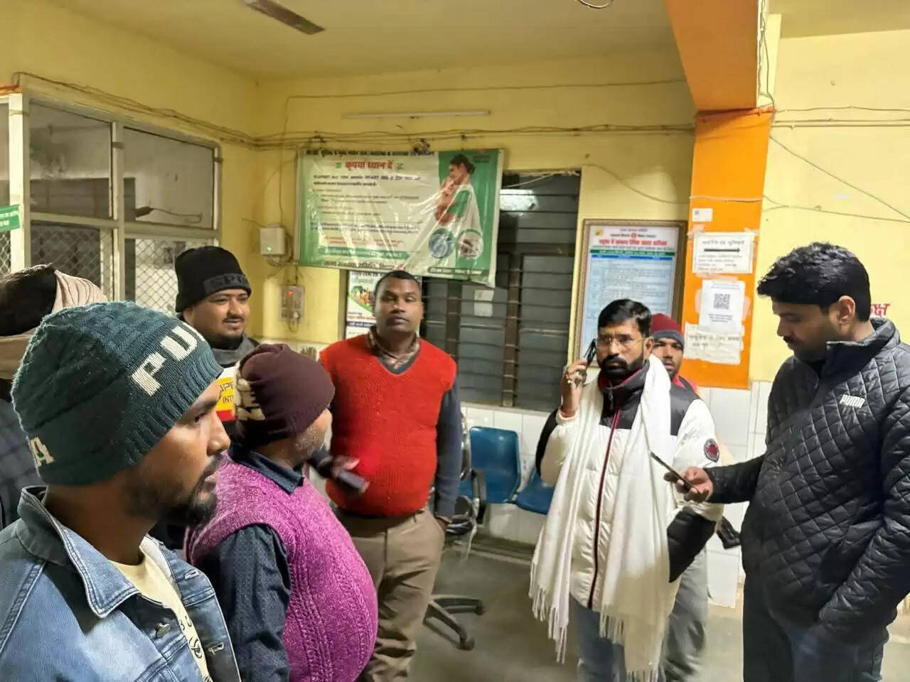 नरकटिया विधायक ने आधी रात को किया स्वास्थ्य केंद्र निरीक्षण